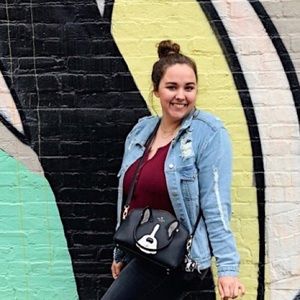 Meet your Posher, Olivia